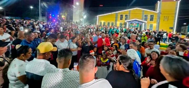Aguasay enciende la Navidad en la Plaza Bolívar con alegría y en unión familiar