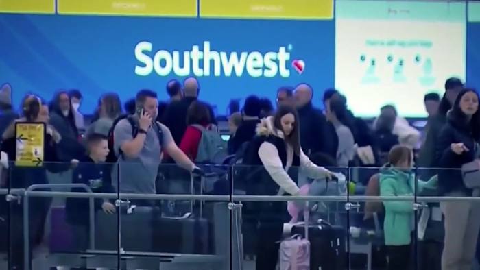 Holiday travel rush fills Houston airports as Thanksgiving window closes