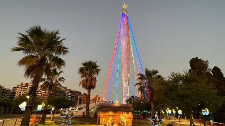 La Navidad ya se arma en Córdoba: el Árbol del Faro se encenderá el 8 de diciembre