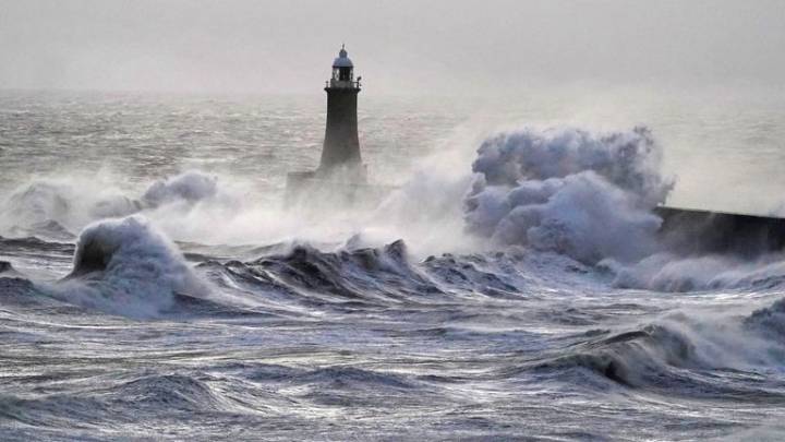 UK weather: 90mph winds possible and travel disruption likely as Storm Bram hits