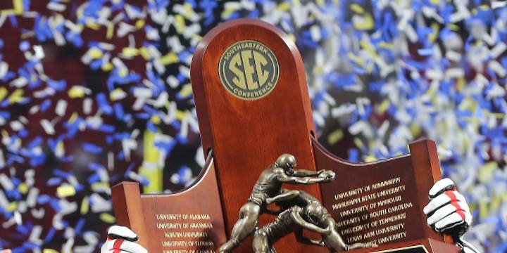Football fans flock to Atlanta for SEC championship game