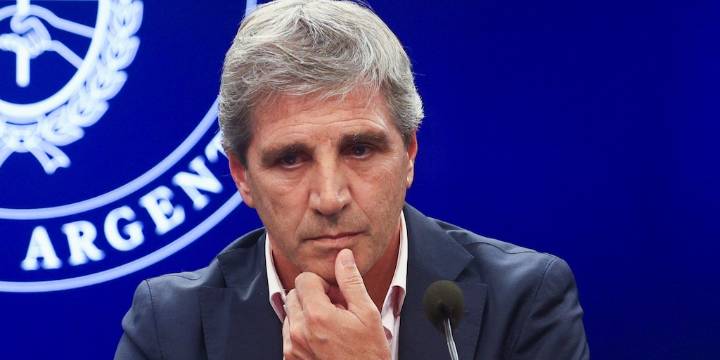 Caputo afronta dos exámenes clave esta semana: el debut de un nuevo bono en el mercado y la inflación de noviembre