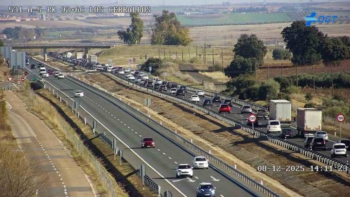 Se empieza a complicar ya el tráfico en las carreteras en el regreso del puente