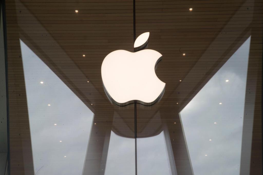 Apple artificial intelligence head to leave after AI struggles