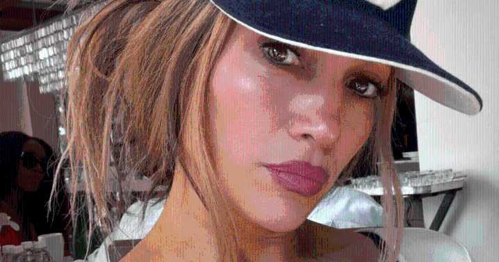 Jennifer Lopez's Bikini & Fishnet Stockings on Stage Are Pure Fire