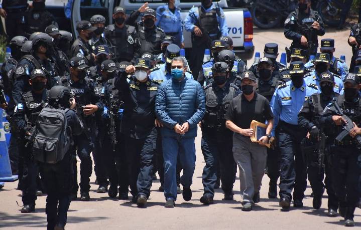 El perdón de Trump. Empate técnico, denuncias y un indulto explosivo: liberan al expresidente de Honduras en pleno recuento de votos