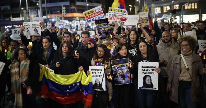 Cientos de venezolanos apoyan a María Corina Machado desde Madrid a pocos días de la entrega del Nobel