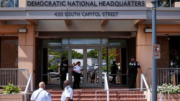 FBI makes arrest in investigation into pipe bombs placed in DC on eve of Jan. 6 riot, AP source says