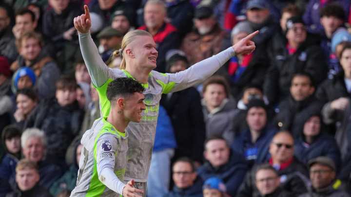 Manchester City keep pressure on Arsenal with 3