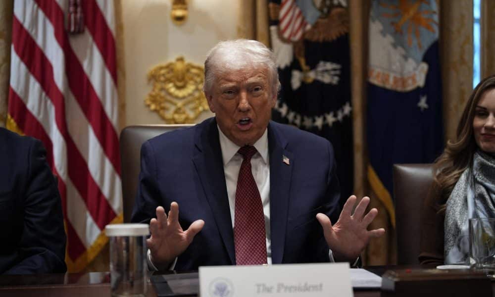 Trump defiende su gestión económica y pide votar a republicanos en elecciones intermedias