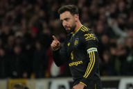 Two-goal Bruno Fernandes leads rampant Manchester United to 4