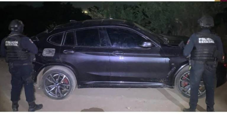 Aseguran camioneta BMW con droga y cargadores para fusil en el poblado Bachigualatillo, en Navolato