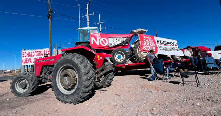 “Velan” tractores contra la Ley de Aguas, se apostan de nuevo en cruces internacionales