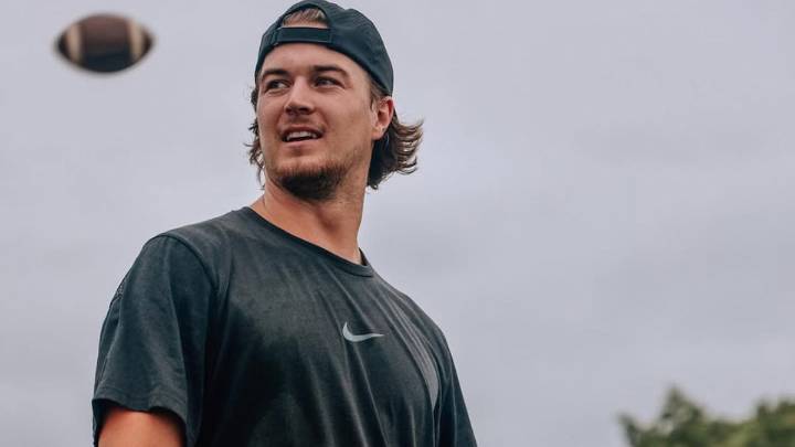 Kenny Pickett Makes Clear Statement on Replacing Geno Smith Amid Raiders QB’s Injury Update Kenny Pickett positions himself as the Raiders’ next starter amid Geno Smith’s injury setback in upcoming ga