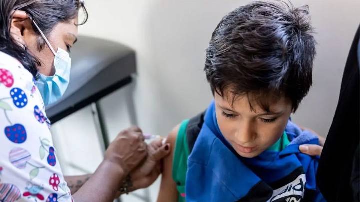 Sarampión en aumento: un médico advirtió sobre el impacto negativo del discurso antivacunas