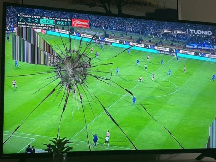 ¡Arden las redes contra Chicharito!