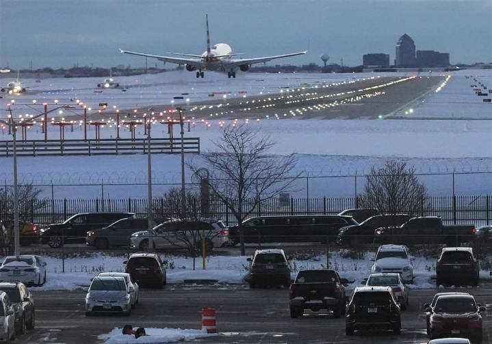 Heavy snow predicted for Northeast as Midwest still struggles with Thanksgiving weather snarls