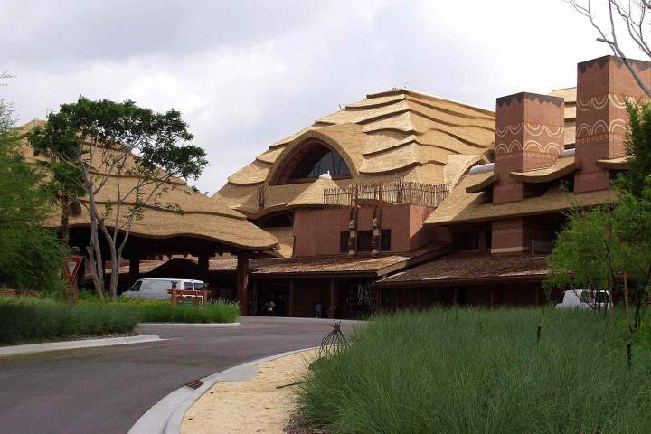 Disney World Valet Allegedly Stole Guest's Checkbook, Cashed Nearly $1,300 in Fraudulent Checks