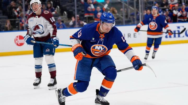 NHL Roundup: Barzal’s goal, two assists help Islanders beat Avalanche
