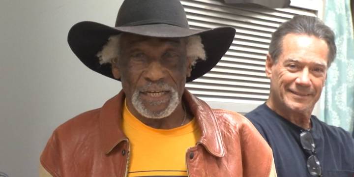 Blues legend brings gifts from music foundation to elementary school
