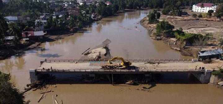 Al menos un millar de fallecidos dejó las inundaciones en Asia