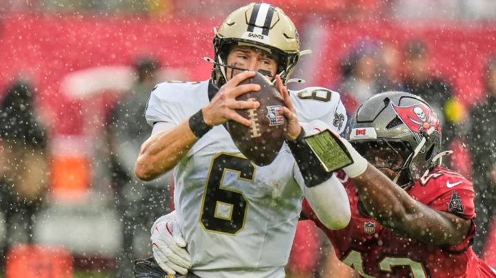 Rookie QB Tyler Shough's 2 TD runs lead Saints to a 24