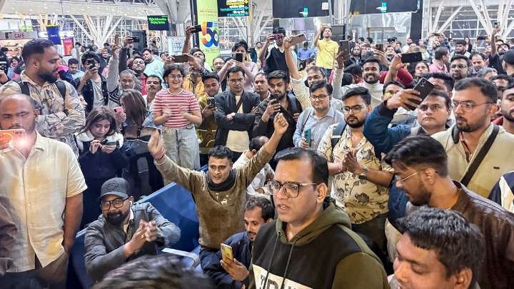 IndiGo cancels over 400 flights; chaos at various airports on Friday