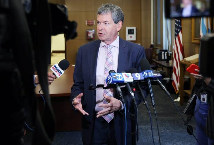 Editorial: Ald. Brian Hopkins' latest teen-curfew plan should get the mayor's backing