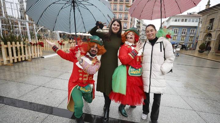 Los ayudantes de Papá Noel premiarán las compras en el comercio avilesino con tiques gratis para el ferial infantil de la Navidad
