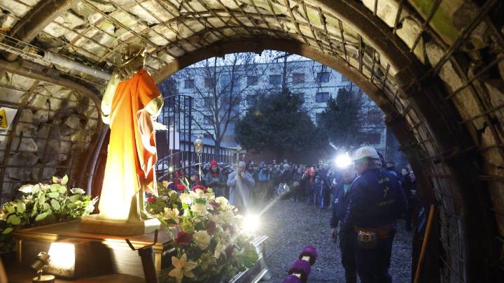 La procesión de Santa Bárbara de La Robla, en fotos