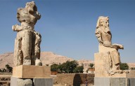 Egipto revela estatuas colosales de alabastro del faraón Amenhotep III tras dos décadas de restauración