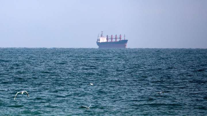 Ucrania asegura haber atacado dos barcos rusos de transporte de armamento en el mar Caspio