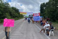 Productores de Bacalar regalan fruta durante manifestaciones por la reforma Ley de Aguas Nacionales