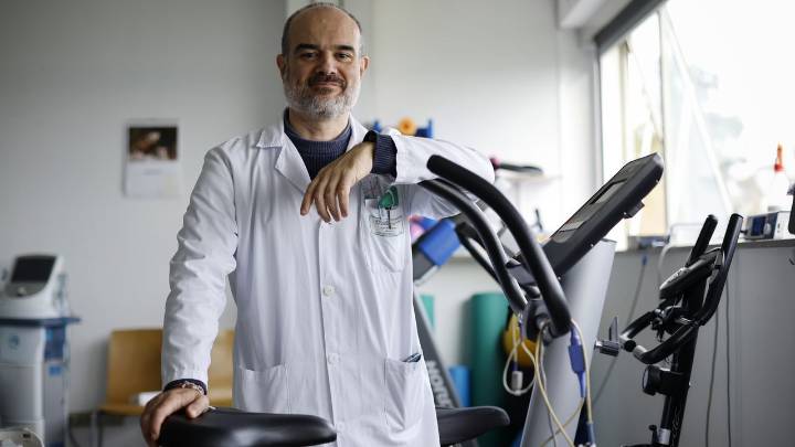 Juan No, médico rehabilitador: «Mi mayor ilusión es que un paciente de cáncer me diga que sigue haciendo ejercicio»
