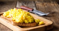 I make the best scrambled eggs in 3 minutes by ditching butter for 1 simple ingredient