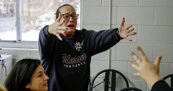 Over-tipping surprise gift for Schenectady waitress