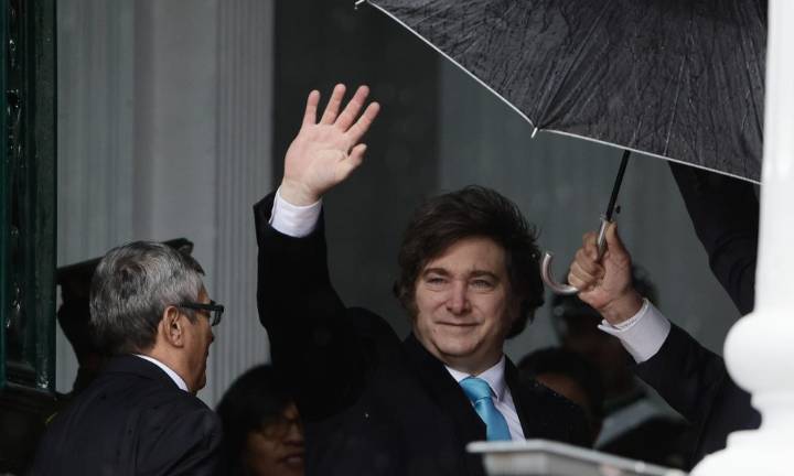 Milei cumple dos años de gobierno validado en las urnas tras superar fuertes turbulencias