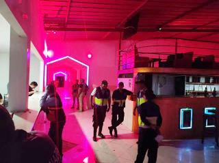 Hombre de 56 años sufre resbalón en prostibulo “Las Conejitas”