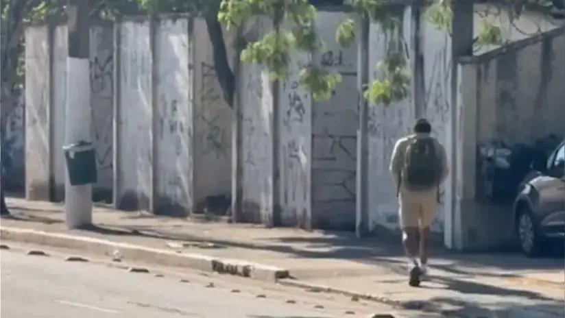 Con las manos en los bolsillos: Gustavo Gómez abandonó predio del Palmeiras a pie tras perder la final de la Libertadores