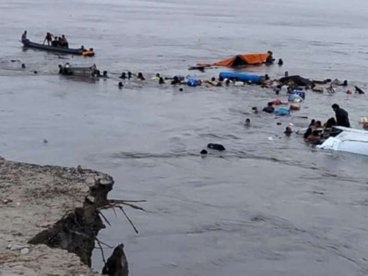 Tragedia en Perú: un alud hundió dos embarcaciones y provocó al menos 12 muertos