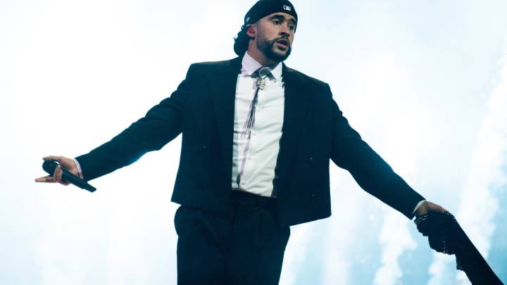 Bad Bunny supera a Taylor Swift como el artista más escuchado del mundo en Spotify 2025