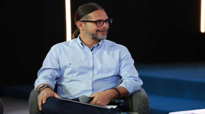 Ñáñez: Fake news y algoritmos destruyen identidad colectiva