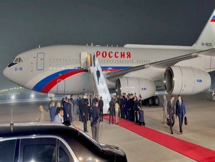 Russian President Putin departs Delhi after two-day State Visit; thanks India for 'warm welcome'