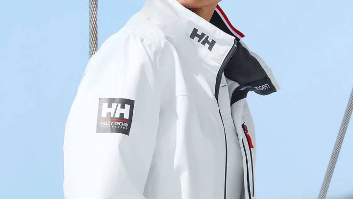 Decathlon deja tirado de precio el abrigo de Helly Hansen que vas a querer que te regalen en Navidad