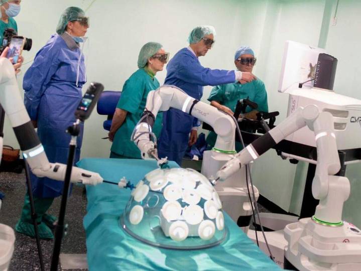 El robot Versus ya está en el hospital Obispo Polanco: así funciona para los pacientes