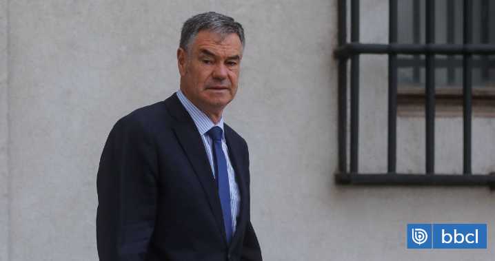 "¿Qué se va a hacer?": Ossandón presiona al Ejecutivo por 180.000 migrantes que se "autodenunciaron"