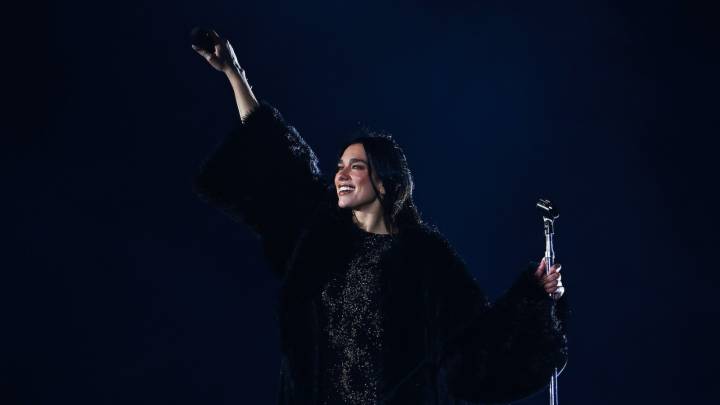 Dua Lipa Pays Tribute to Selena With 'Amor Prohibido' in Mexico City