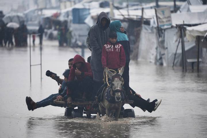 Winter storm wreaks havoc in Gaza as war-battered territory suffers from insufficient aid