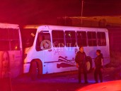 Muere chófer a bordo de camión urbano frente a su casa