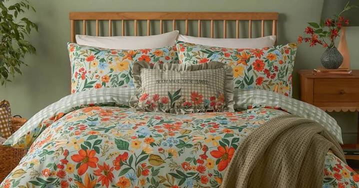 Joe Browns shoppers adore 'beautiful' £26 floral bedding